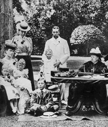 La reine Victoria et sa famille à Osborne House, fin du XIXe siècle