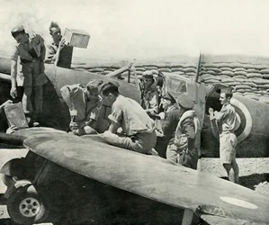 Ravitaillement et réarmement des chasseurs Spitfire, Malte, Seconde Guerre mondiale