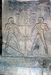 Relief de deux figures du dieu Hapy du Nil, Temple sacré à Amon Mut & Khons, Louxor, Égypte