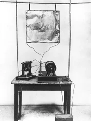 Réplique du premier émetteur de Marconi utilisé dans ses premières expériences en Italie, 1894
