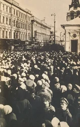 Foules révolutionnaires à la Tverskaya, Moscou, Russie, vers 1905-1917