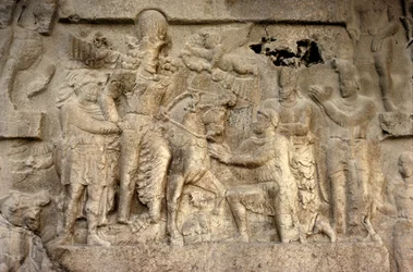 Relief rupestre représentant le roi sassanide Shapur I (241-72) l