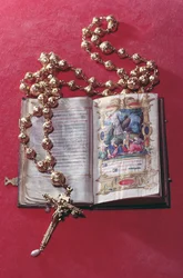 Chapelet et livre de prières appartenant à Marie Stuart