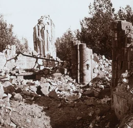 Château en ruines, Pinon, nord de la France, vers 1914-1918