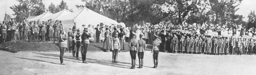 Troupes russes saluant le Tsar Nicolas II, Krasnoye Selo, 22 juillet 1914