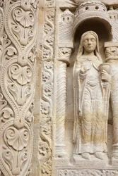 Basilique Saint-Denis. Portail central. La vierge sage, 20150919, Saint-Denis, France