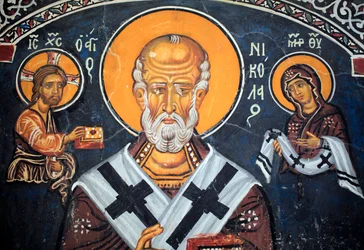 Saint Nicolas entourant le Christ et Marie, fresque byzantine du 14e siècle (1332), mur sud du narthex, église Phorbiotissa, Asinou, Chypre