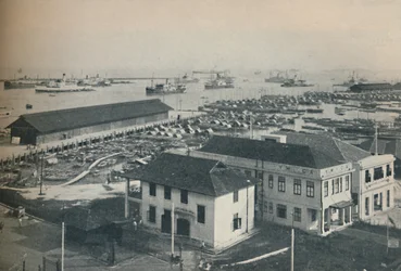 Le port de Singapour est toujours encombré de navires de nombreux types et nationalités, 1937