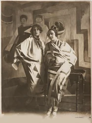 Sonia Delaunay dans son atelier, vers 1924