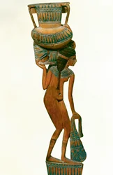 Cuillère en forme de jeune fille portant un vase, XVIIIe dynastie