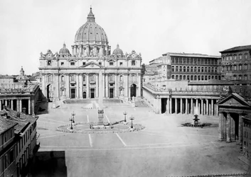 Place Saint-Pierre, Rome, 20e siècle
