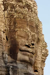 Visages de pierre sur les tours du temple Bayon à Angkor Thom qui peuvent représenter Jayavarman VII en tant que bodhisattva, Siem Reap, Cambodge