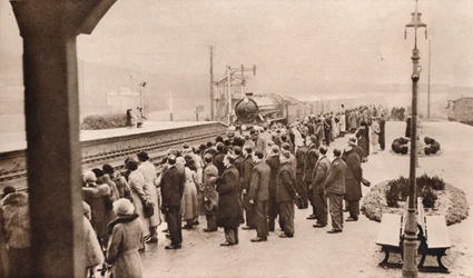 Intérêt sympathique pour le train funéraire royal à la gare de Welwyn