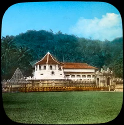 Temple de la Dent Sacrée, Kandy, Ceylan, fin 19e ou début 20e siècle