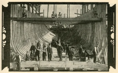 Le navire anglais, Discovery, sur les stocks, 1901