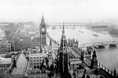 Les Chambres du Parlement, vues de la tour Victoria, Westminster, Londres, vers 1905