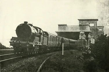 Le courrier irlandais quittant le pont Menai, vers 1930