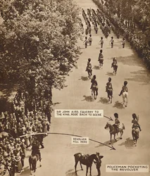 Le roi chevauchait, 1937