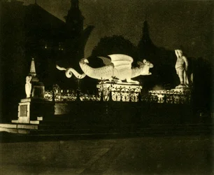 La fontaine Lindwurm, Klagenfurt, Autriche, vers 1935