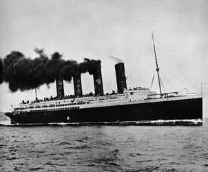 Le Lusitania à pleine vitesse, 1915