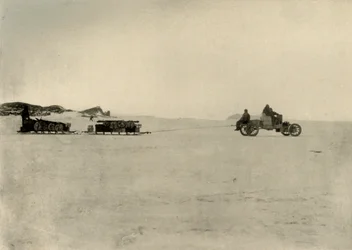Le moteur transportant des magasins pour un dépôt, 1909