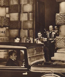 Le Nouveau Règne Commence, 1936-1937