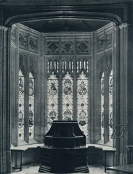 La fenêtre oriel dans le hall, 1926