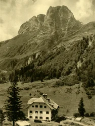 Le col de Plocken dans la chaîne de montagnes des Alpes carniques, Autriche, vers 1935