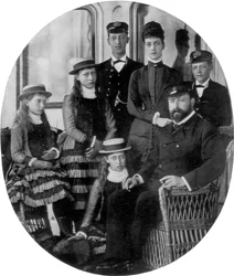 Le prince et la princesse de Galles avec leur famille à bord du yacht royal, 19e siècle