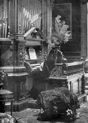 La reine de Roumanie jouant de l
