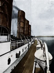 Le pont des bateaux du Lusitania, montrant des canots de sauvetage, 1915