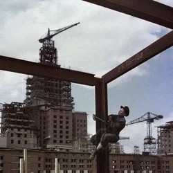 La construction du bâtiment principal de l