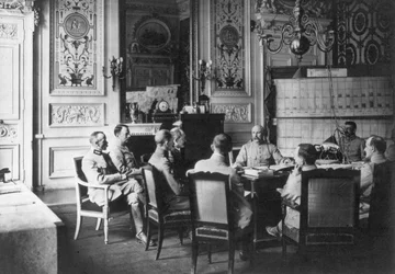 Le rapport quotidien dans le bureau du commandant en chef français, 1917