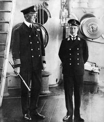 Le futur roi Édouard VIII en aspirant sur le HMS Hindustan