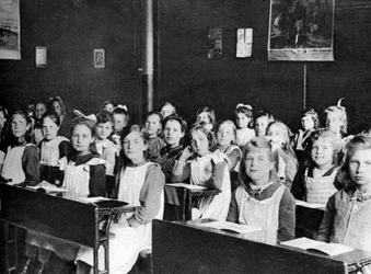 Les filles qui vivent dans la maison du Dr Barnardo à Barkingside, Londres, 1926-1927