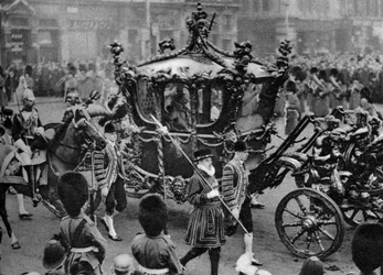Le carrosse royal en route pour ouvrir le parlement, Londres, 1926-1927