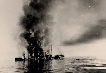 Le naufrage du brise-glace Alexander Sibiryakov par le croiseur allemand Admiral Scheer le 25 août 1942