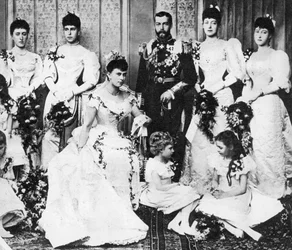 Le groupe de mariage du roi George et de la reine Mary, 6 juillet 1893