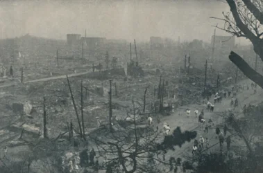 Plaine fumante de débris et de cendres de Tokyo, vers 1935