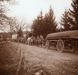 Transport de pontons, Somme, nord de la France, vers 1914-1918