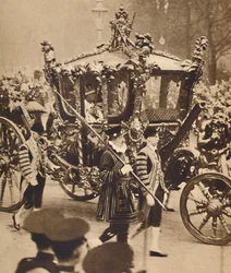 Deux couronnes, deux sceptres, 12 mai 1937