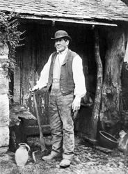 Royaume-Uni : Un habitant des bois du Devon. vers 1890