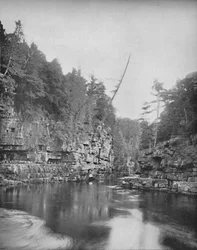 Extrémité supérieure du Chasm Au Sable, les Adirondacks, vers 1897