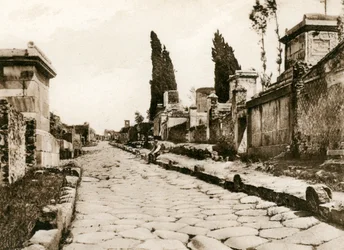 Via delle Tombe, Pompéi, Italie, vers 1900