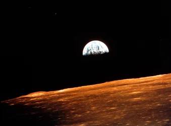 Vue de la Terre depuis Apollo 10 en orbite autour de la Lune, 1969