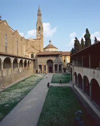 Vue de la chapelle Pazzi, la façade et le campanile (photo)