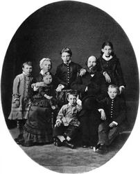 Vladimir Ilitch Lénine, élève de lycée, avec sa famille, Simbirsk, Russie, 1879