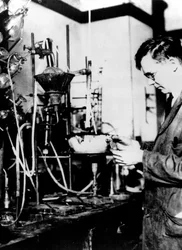 Wallace Hume Carothers, chimiste industriel américain, vers 1927-1937