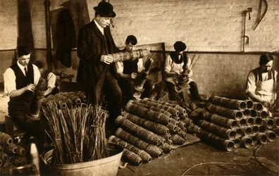 Tressage de paniers pour obus d