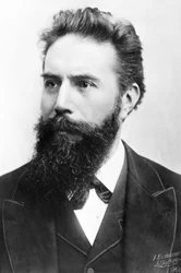 Wilhelm Conrad Roentgen, physicien allemand, vers 1900